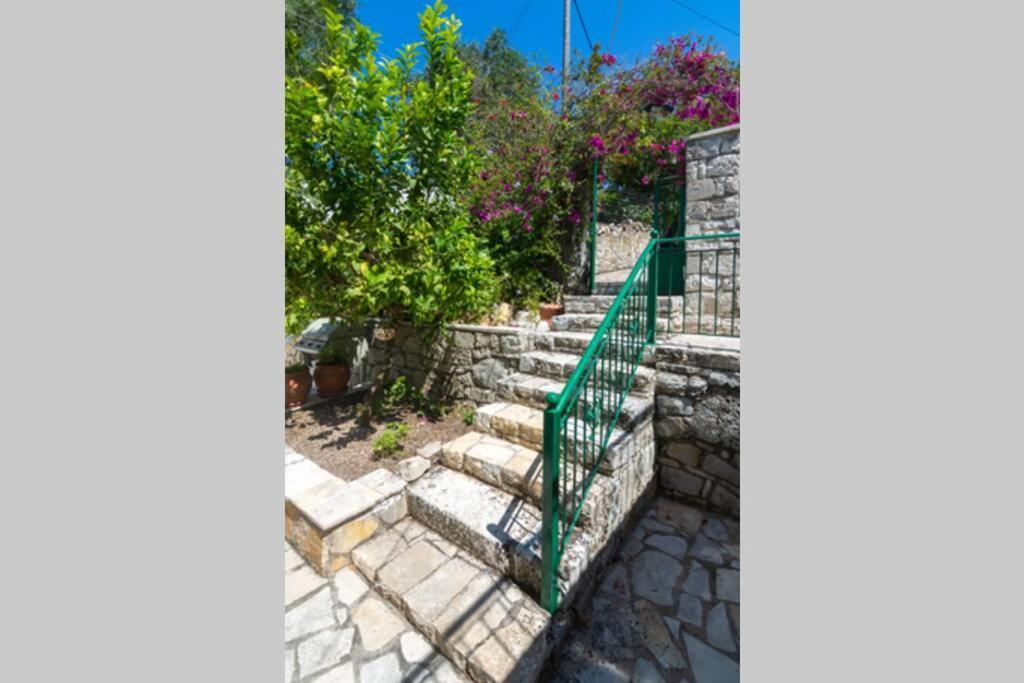 Thanos Cottage Vlachopoulatika Bagian luar foto